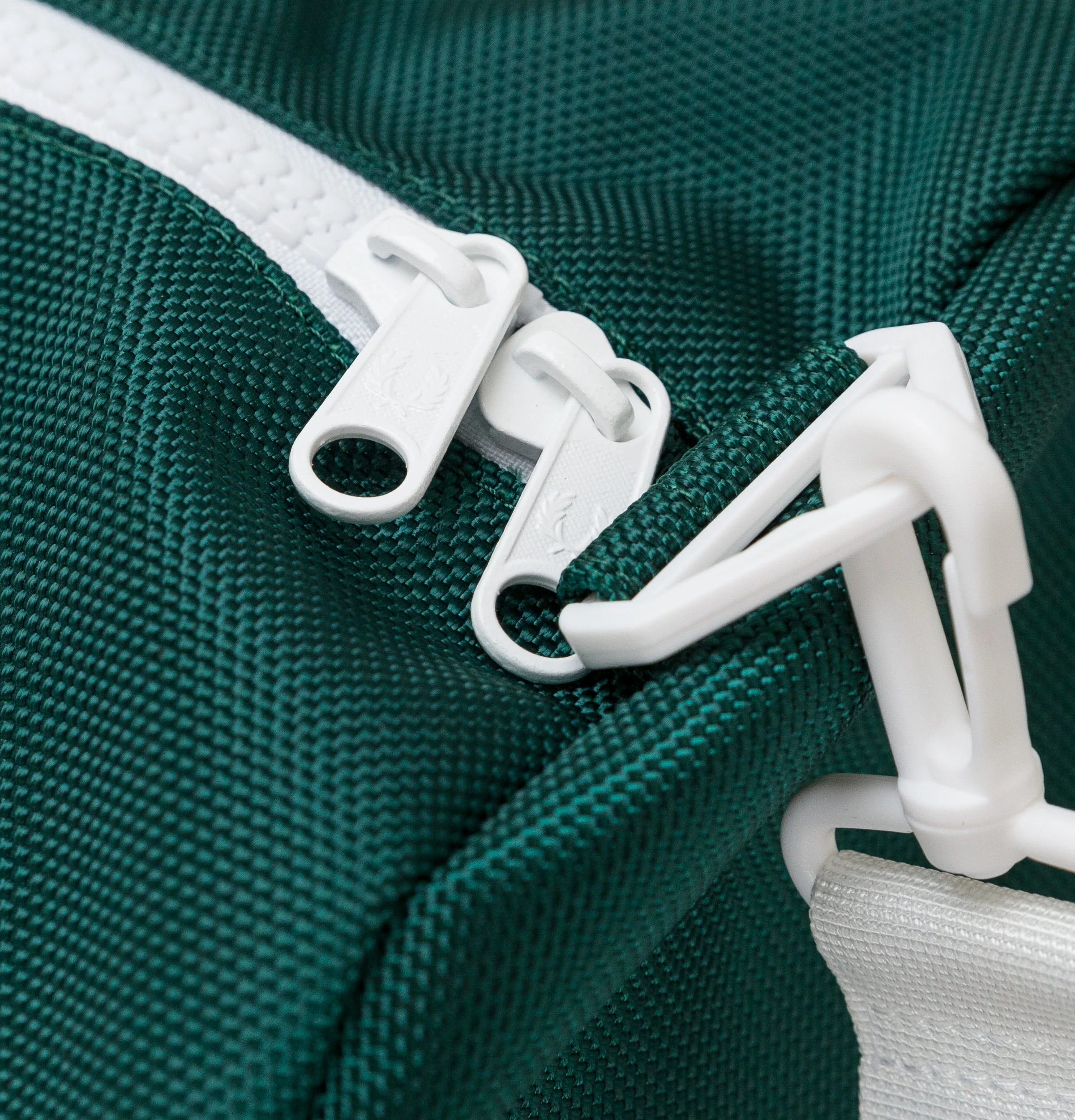 Fred Perry Track Barrel Bag Ivy - Image 4